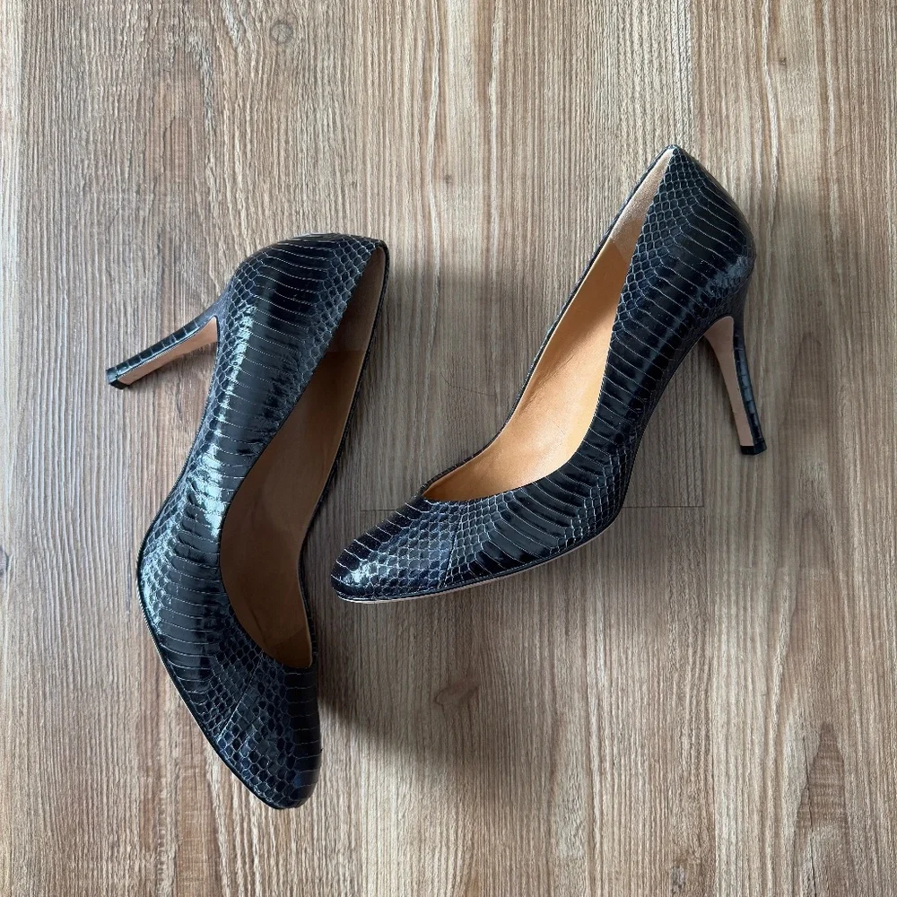 Like New! Ann Taylor Black Real Leather 3.5" Closed Toe Heels - 10 - Picture 1 of 5